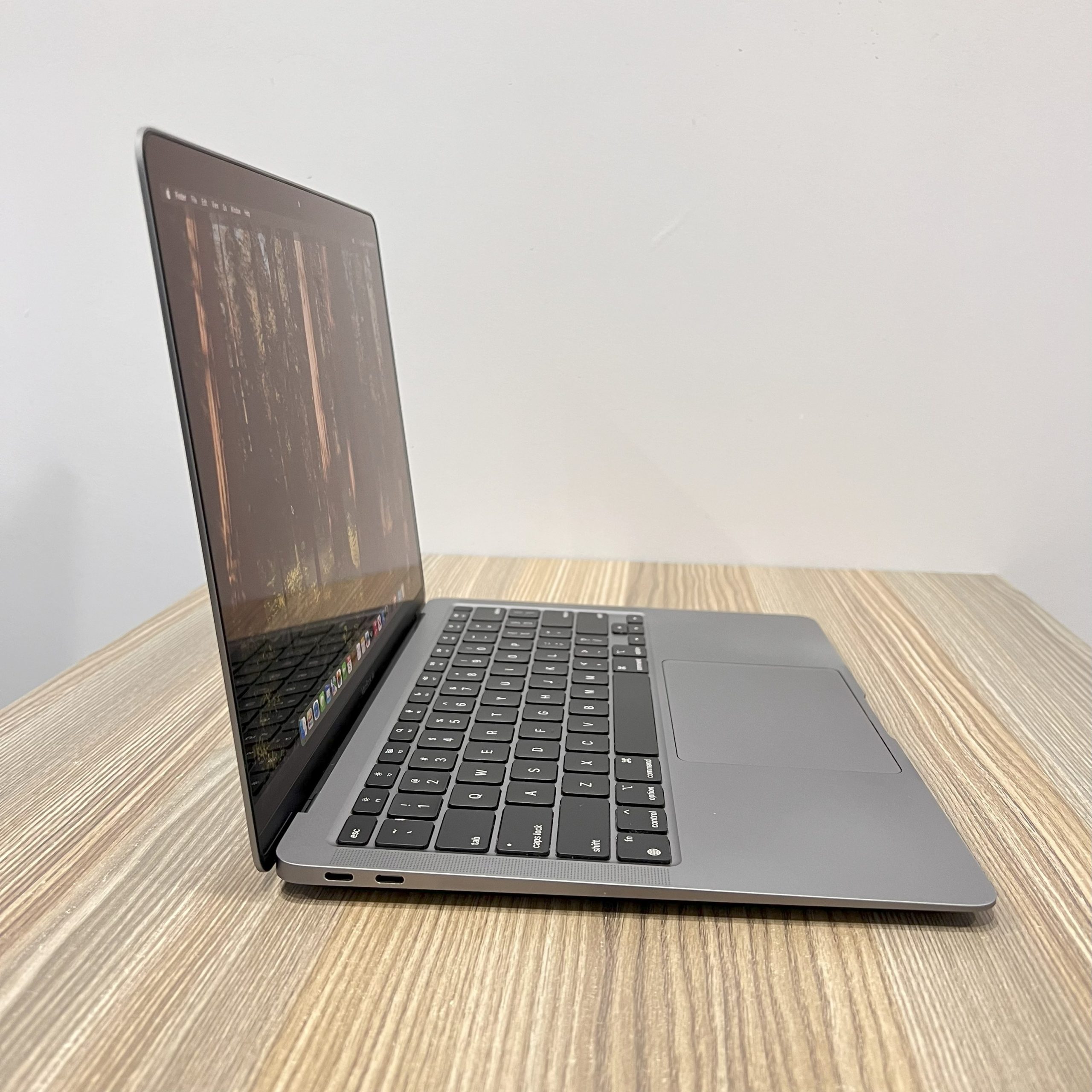 APPLE MACBOOK AIR 2020 A2337|APPLE M1 CHIP|8GB RAM|256GB SSD|13.3 INCH RETINA DISPLAY|GREY - Image 4