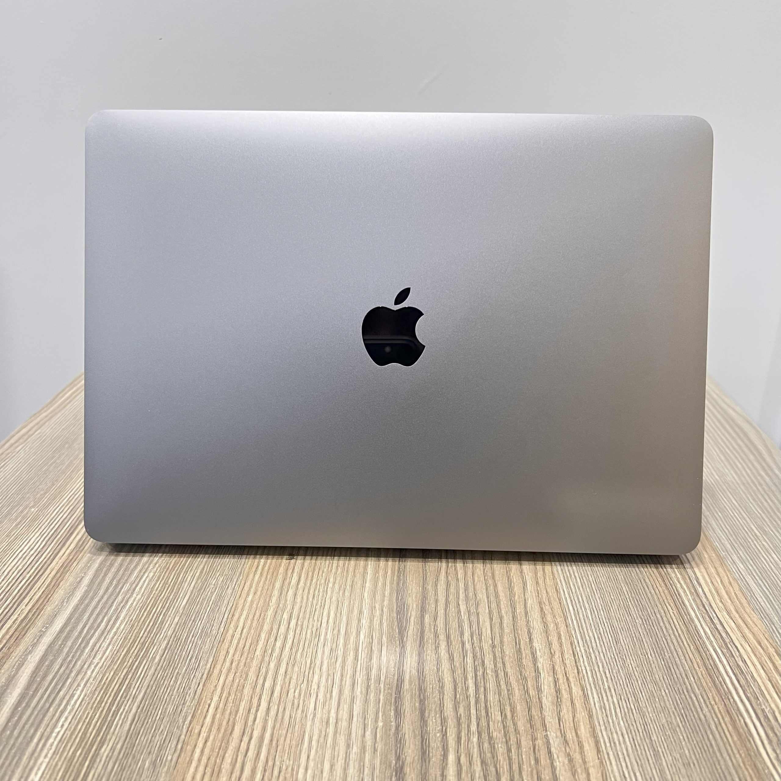 APPLE MACBOOK AIR 2020 A2337|APPLE M1 CHIP|8GB RAM|256GB SSD|13.3 INCH RETINA DISPLAY|GREY - Image 2