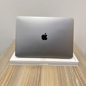 APPLE MACBOOK PRO 2020 (A2338) |APPLE M1 CHIP| 8GB RAM|256GB SSD|13.3 INCH RETINA DISPLAY|TOUCH BAR AND TOUCH ID