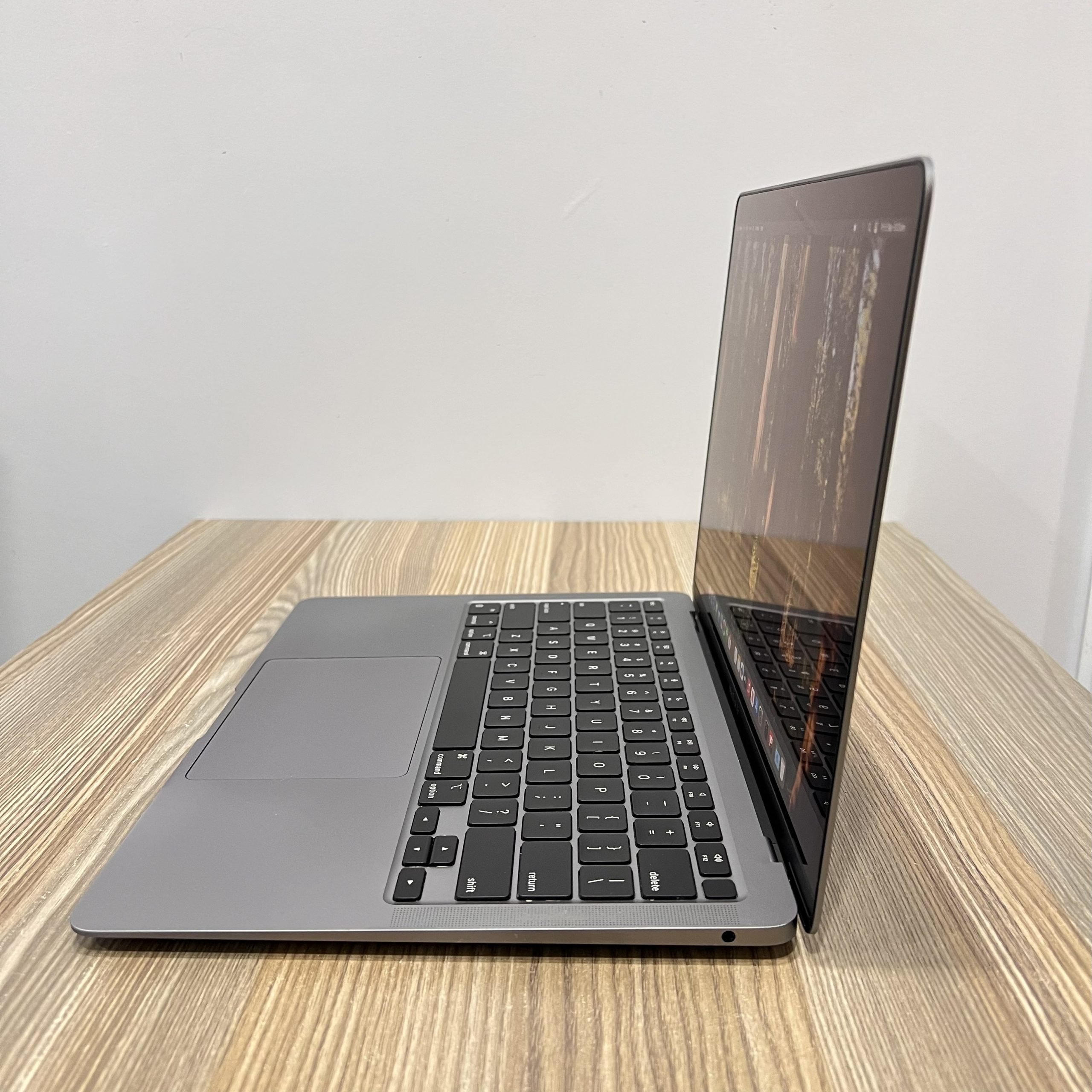 APPLE MACBOOK AIR A2337|M1 CHIP 8-CORE| 8GB RAM |256GB SSD |13.3 INCH RETINA DISPLAY| TOUCH ID|SPACE GREY - Image 3