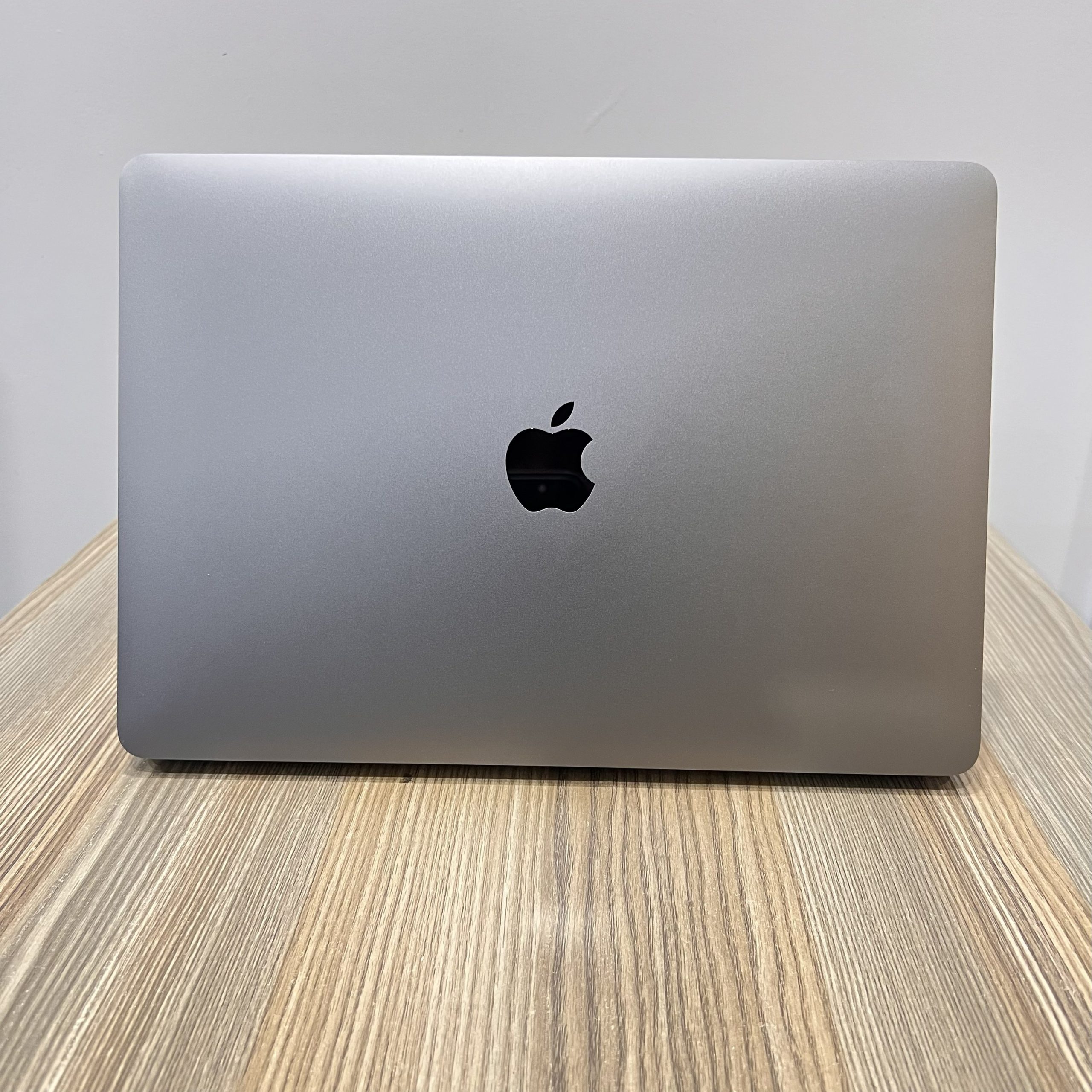APPLE MACBOOK AIR A2337|M1 CHIP 8-CORE| 8GB RAM |256GB SSD |13.3 INCH RETINA DISPLAY| TOUCH ID|SPACE GREY - Image 2