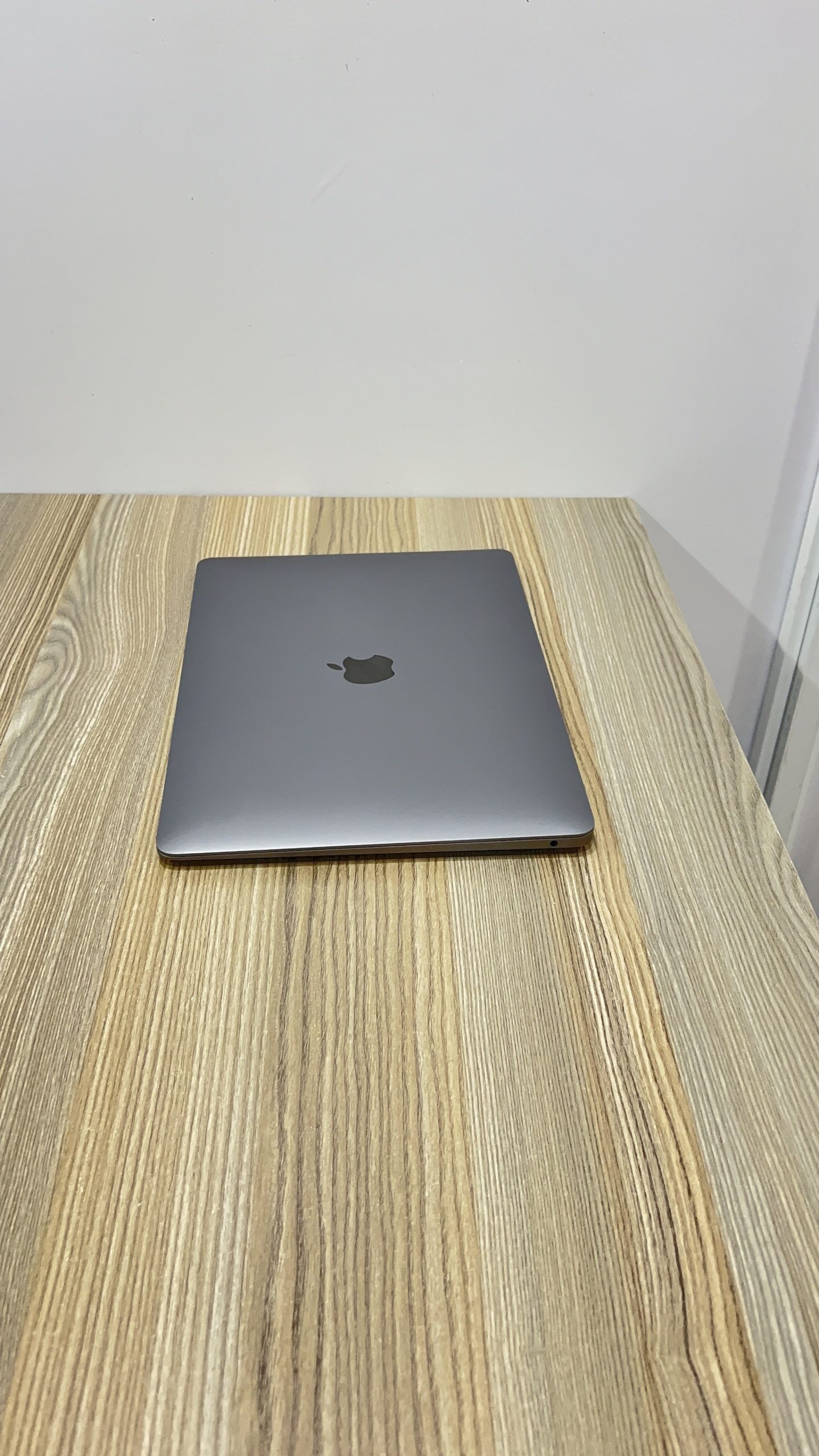 APPLE MACBOOK AIR A2337|M1 CHIP 8-CORE| 8GB RAM |256GB SSD |13.3 INCH RETINA DISPLAY| TOUCH ID|SPACE GREY - Image 6