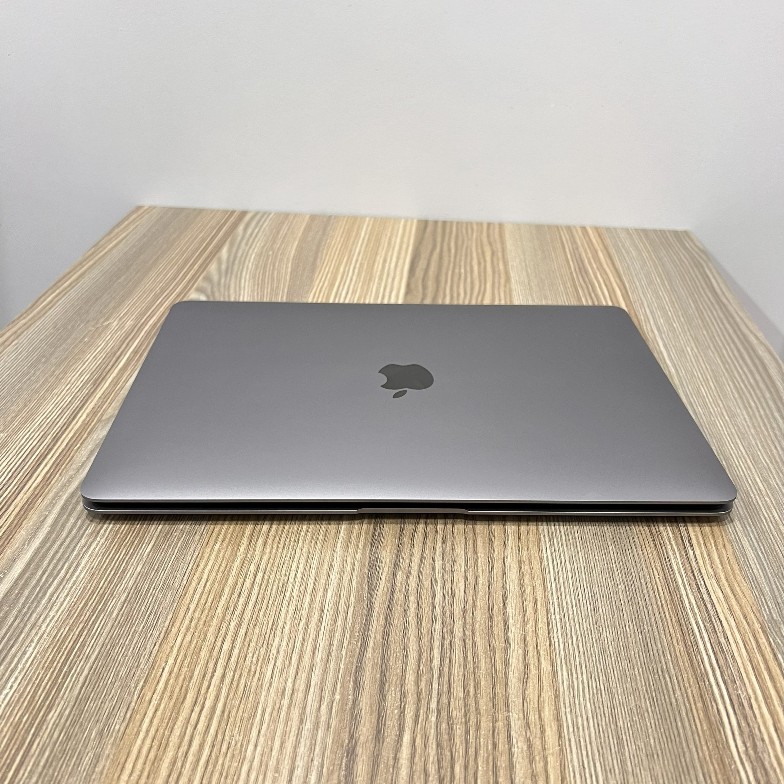 APPLE MACBOOK AIR A2337|M1 CHIP 8-CORE| 8GB RAM |256GB SSD |13.3 INCH RETINA DISPLAY| TOUCH ID|SPACE GREY - Image 5