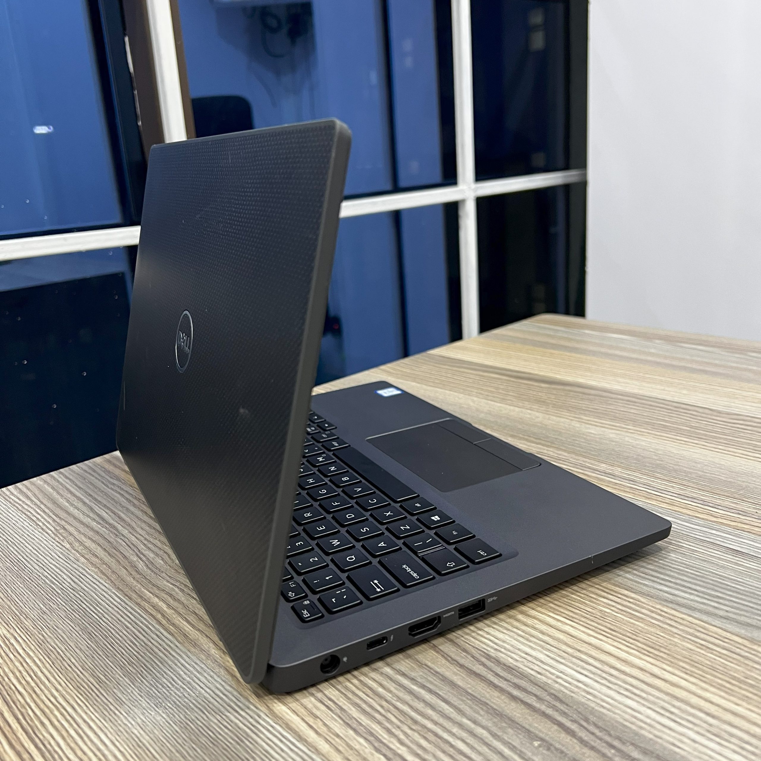 DELL LATITUDE 7300