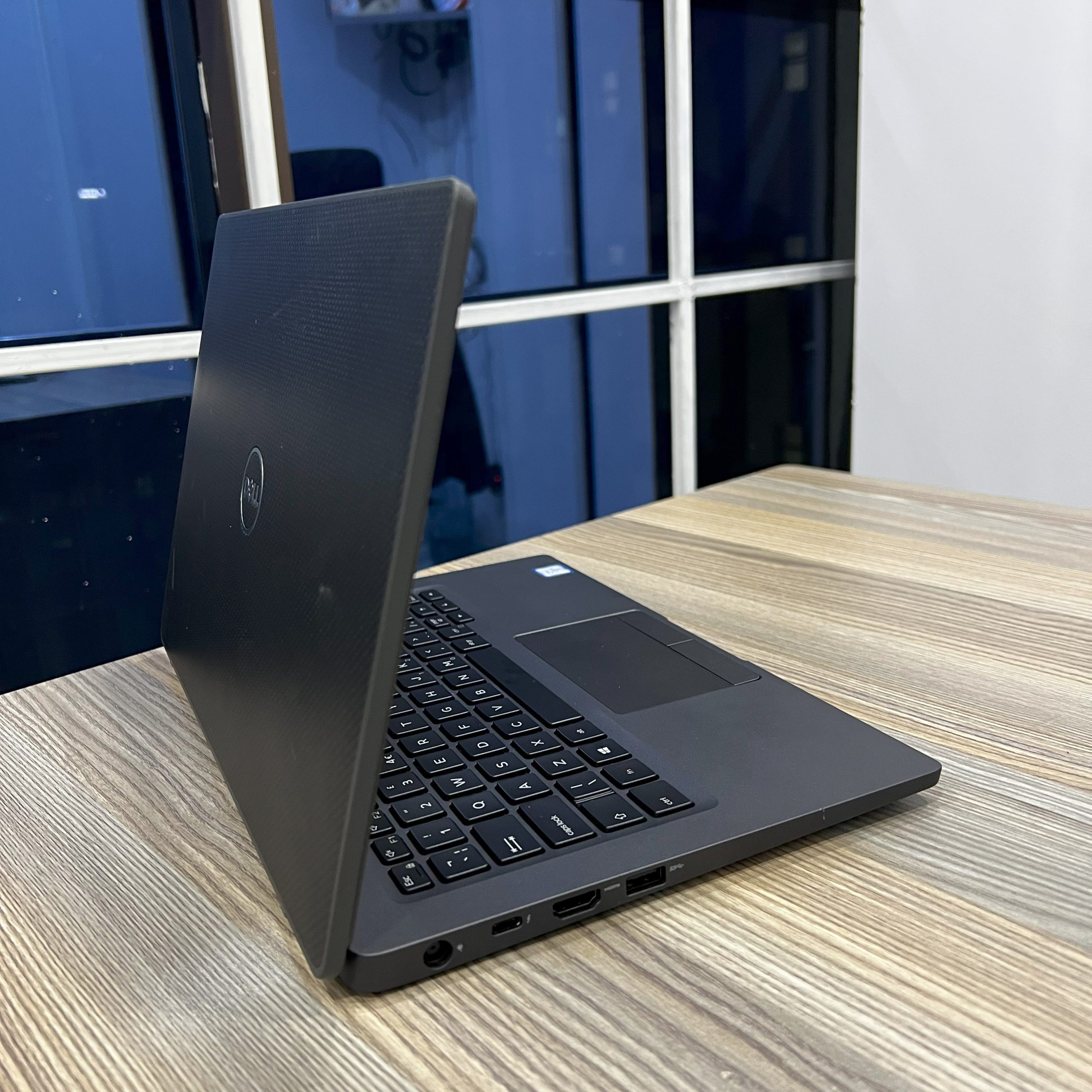 DELL LATITUDE 7300