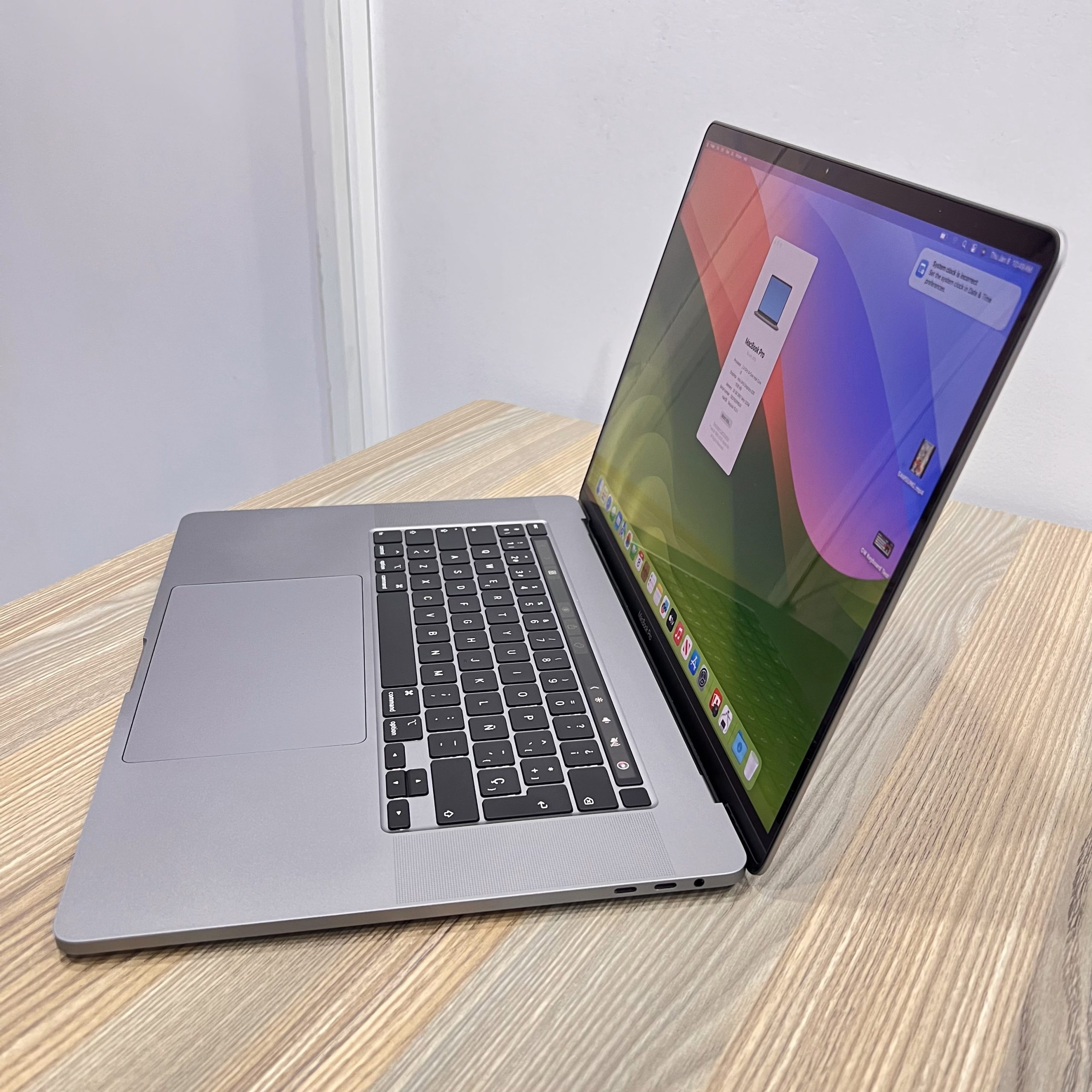 APPLE MACBOOK PRO 16