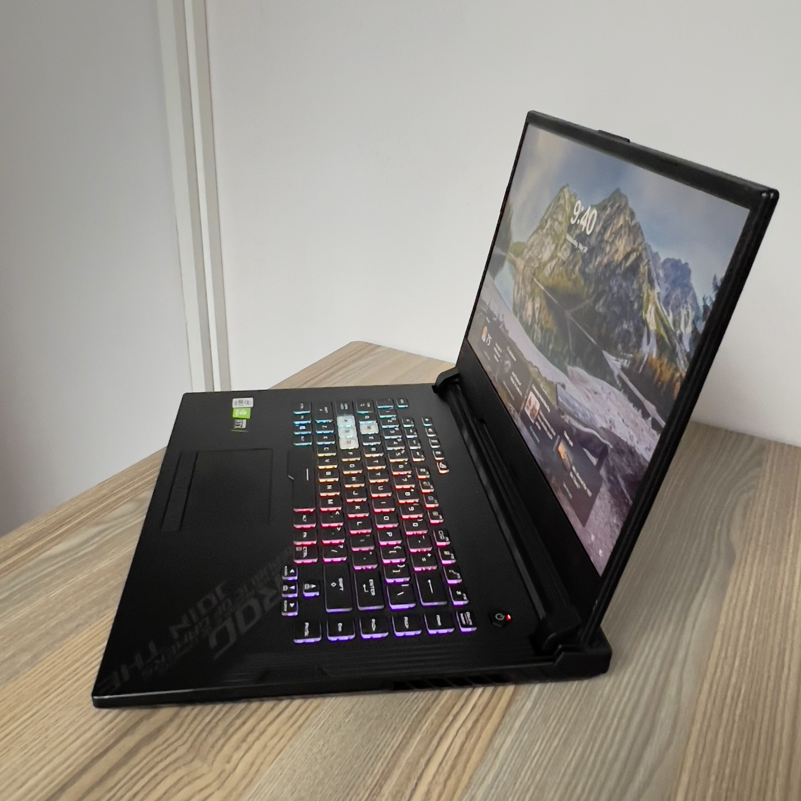 ASUS ROG STRIX GS12LV