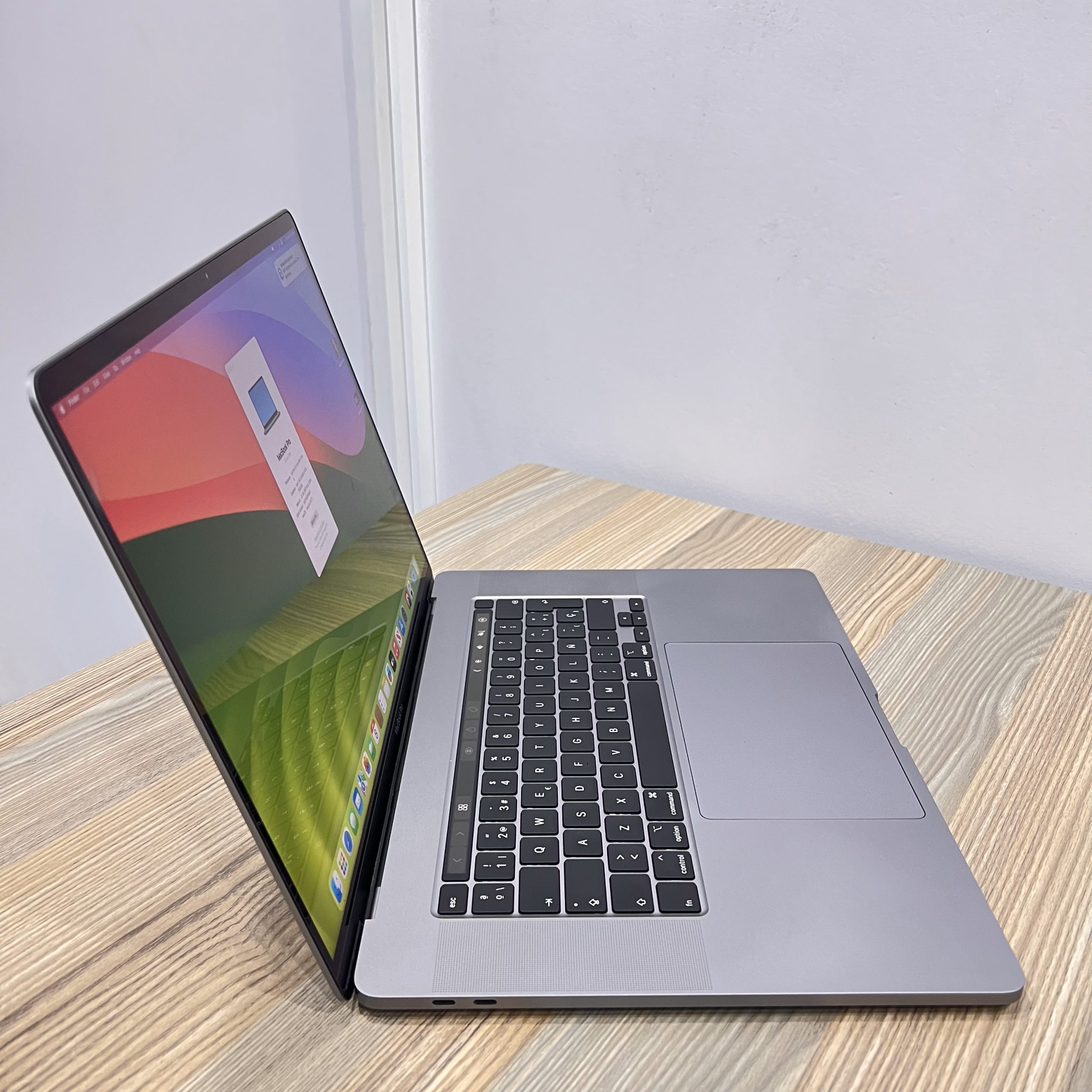 APPLE MACBOOK PRO 16