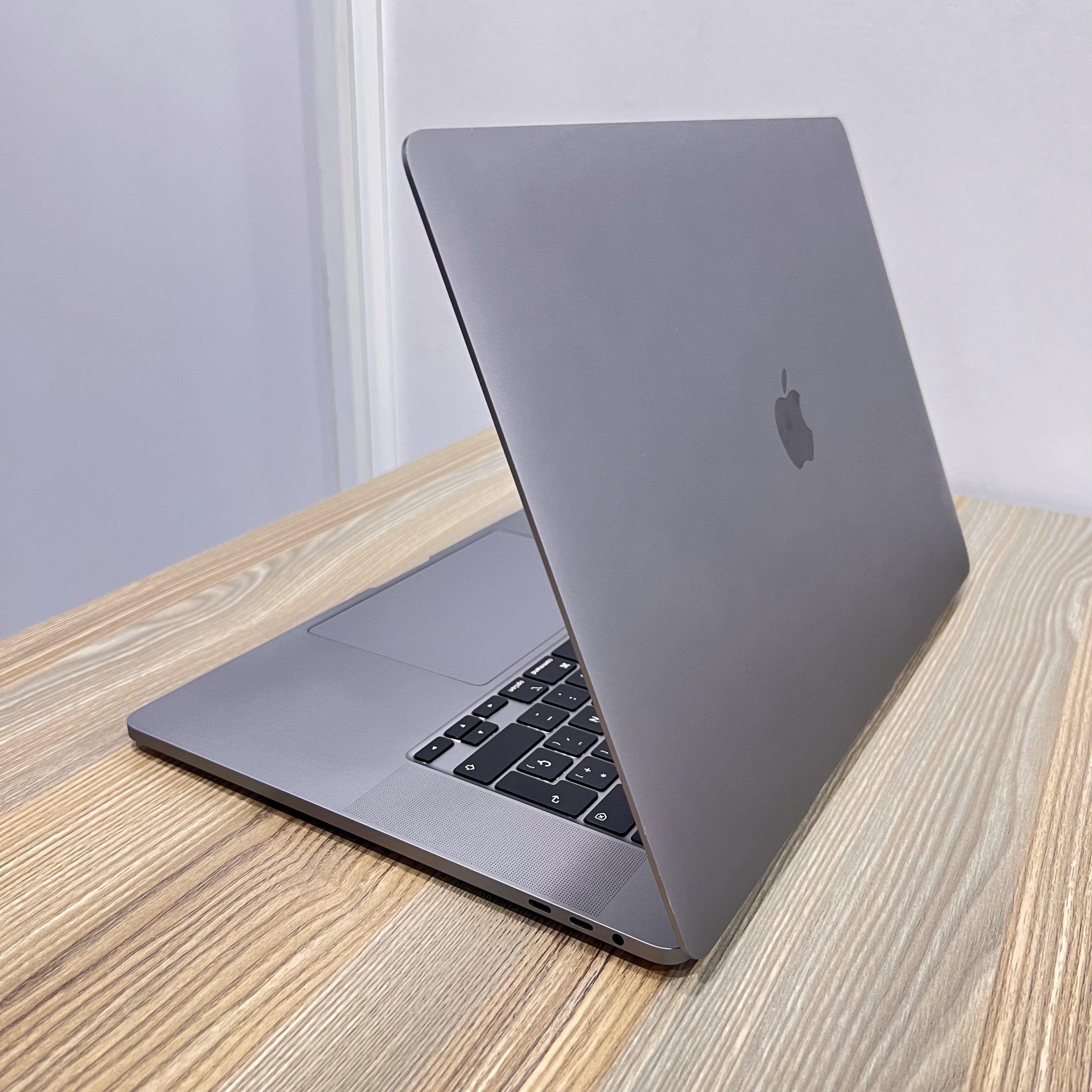 APPLE MACBOOK PRO 16