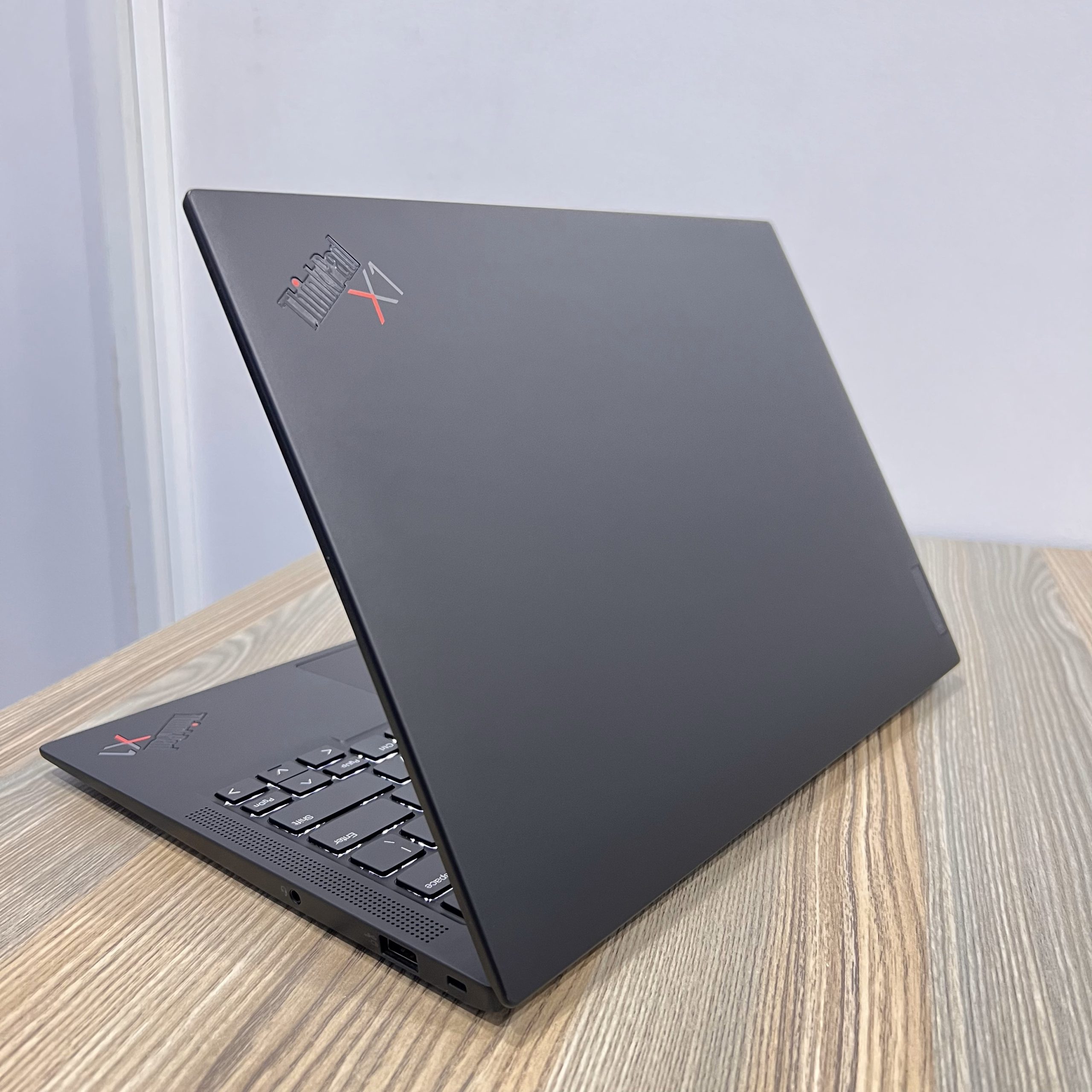 LENOVO THINKPAD X1 CARBON