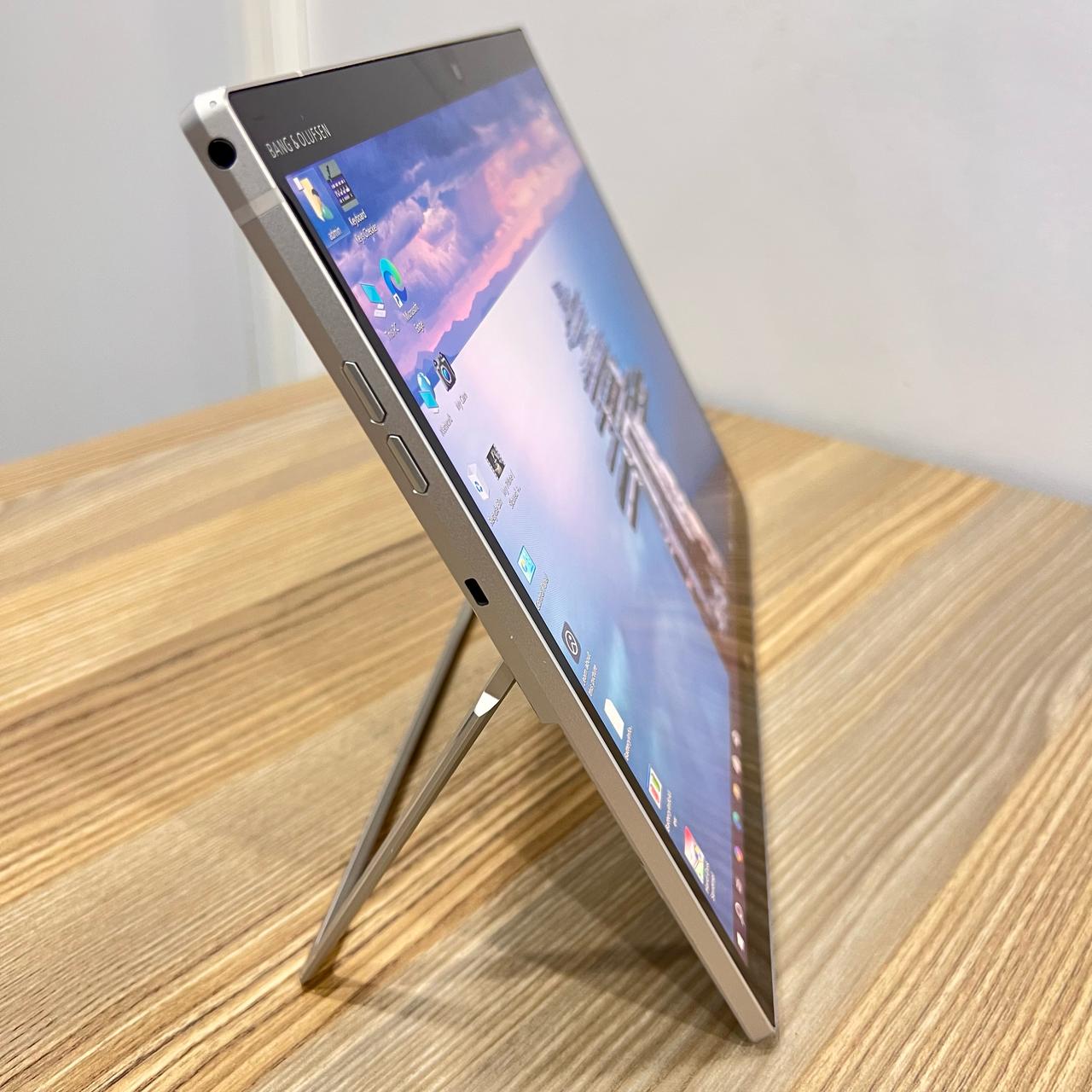 HP ELITEBOOK 1012 X2 G4 | 8GB DDR4 RAM | 256GB NVMe SSD | 8TH GENERATION | DETACHABLE 2-IN-1 LAPTOP - Image 8