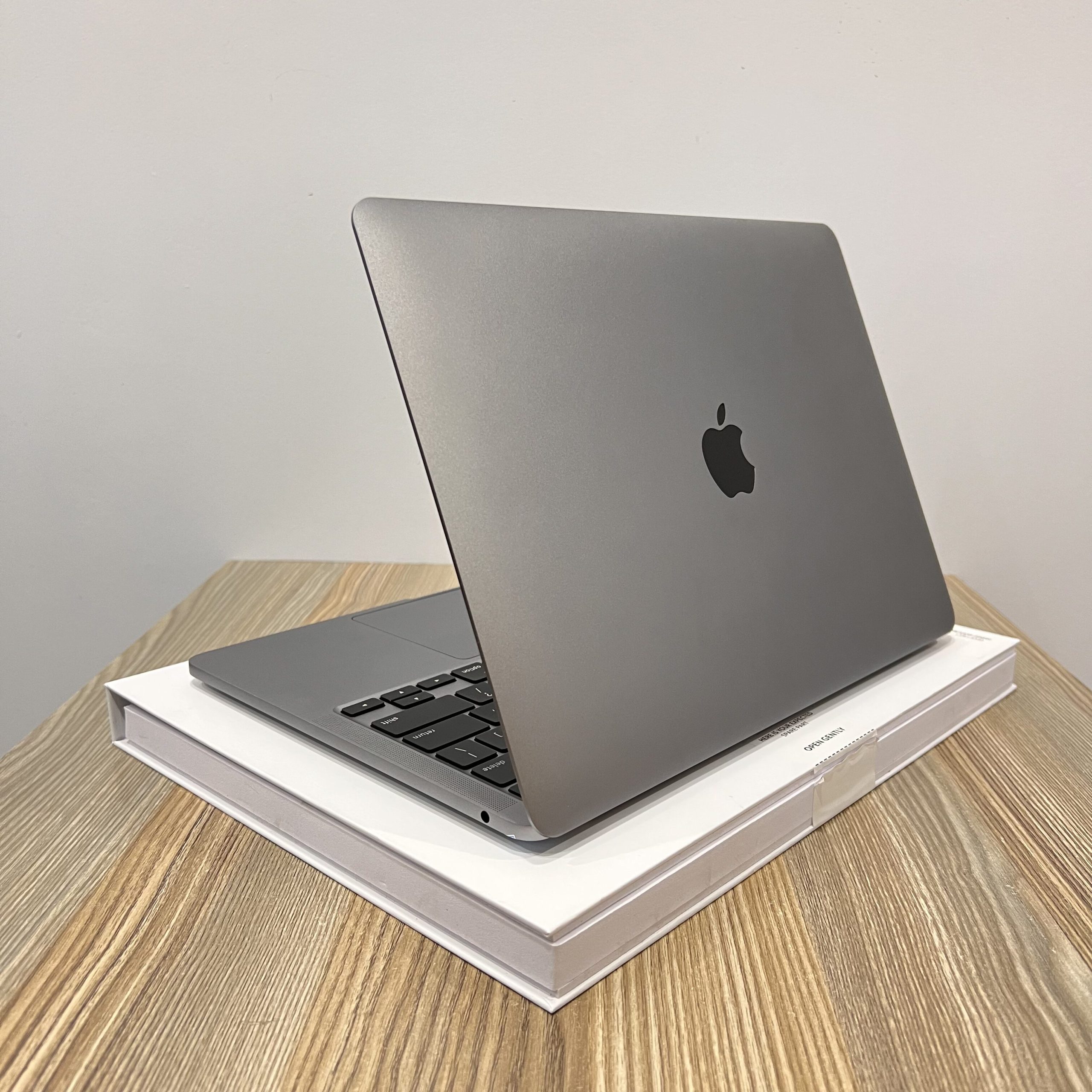 Apple MacBook Pro 13.3-Inch (Model A2338, Late 2020) | Apple M1 Chip (8-Core CPU & 8-Core GPU) | 16GB Unified RAM | 512GB SSD Storage | Retina Display 2560×1600 | macOS Sequoia 15.3 | Space Gray | Thunderbolt / USB 4 | Wi-Fi 6 | Bluetooth 5.0 | Backlit Magic Keyboard | All-Day Battery Life - Image 4