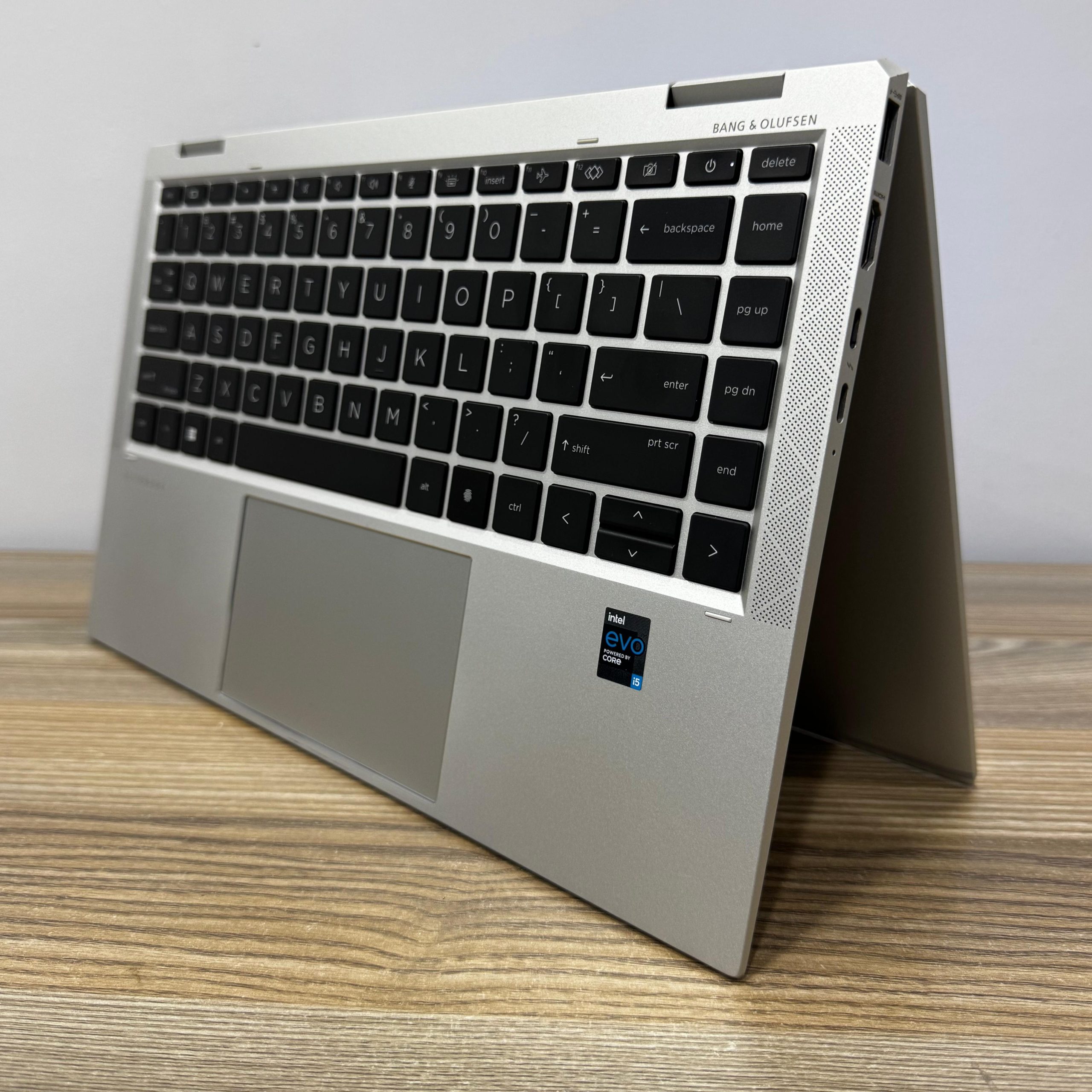 HP ELITEBOOK X360 1040 G8 |