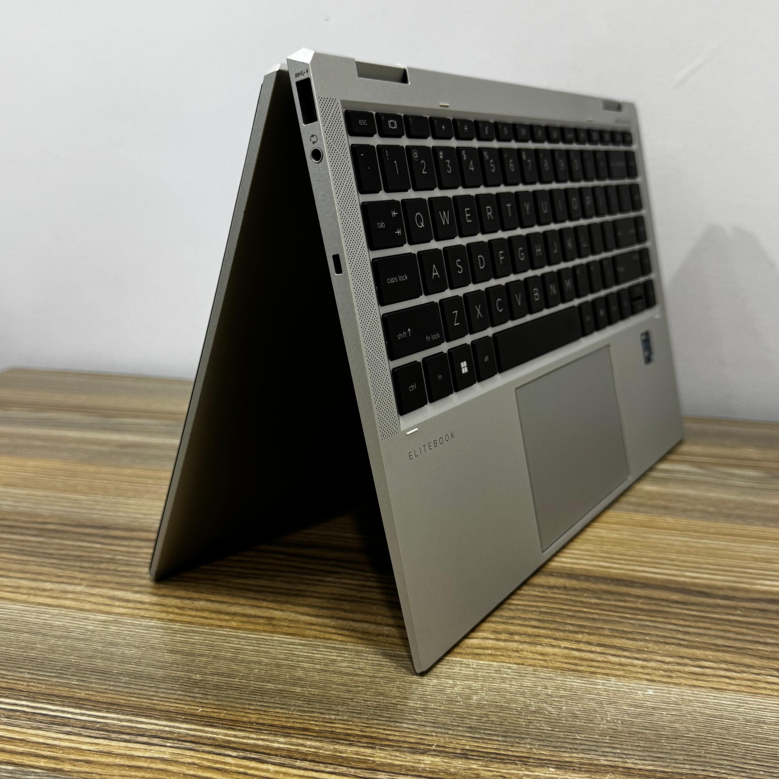 HP ELITEBOOK X360 1040 G8 |