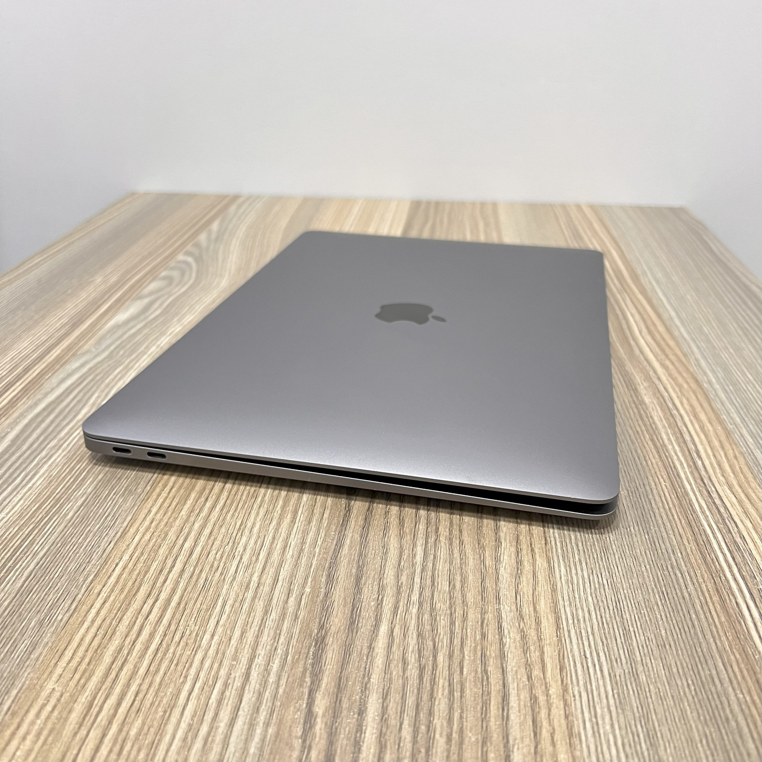 APPLE MACBOOK AIR M1 (2020)