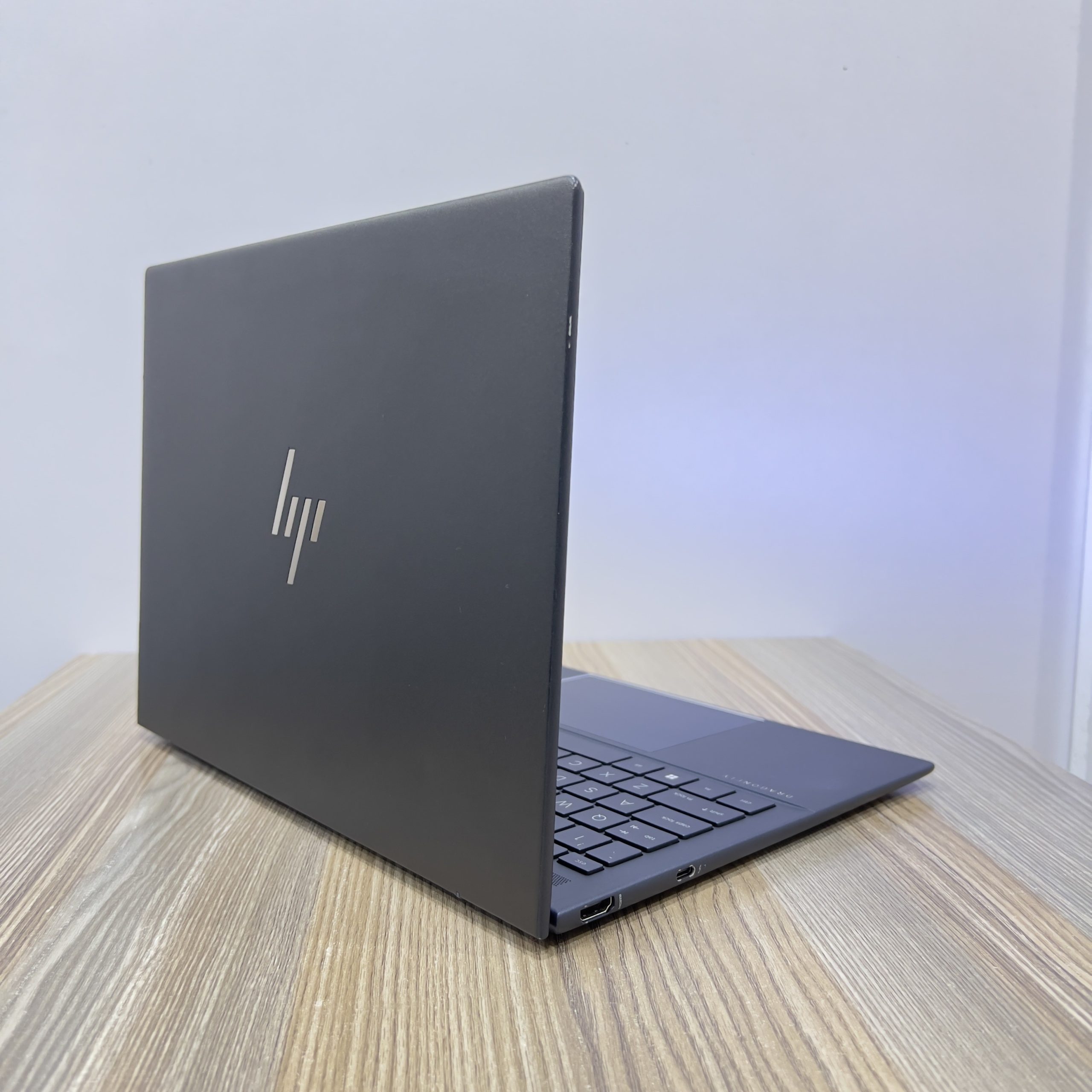 HP ELITE DRAGONFLY