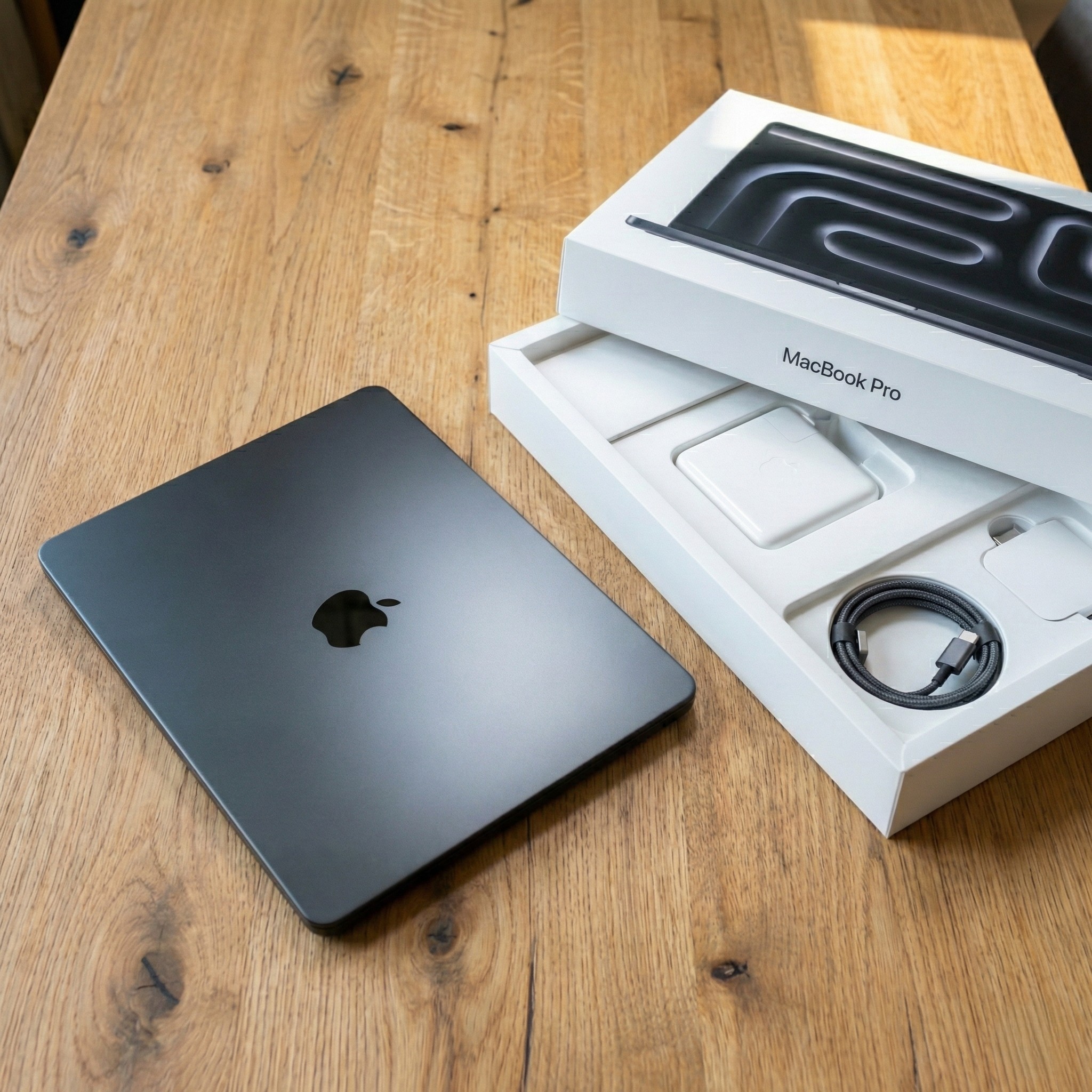 APPLE 14.2" MACBOOK PRO M4 CHIP