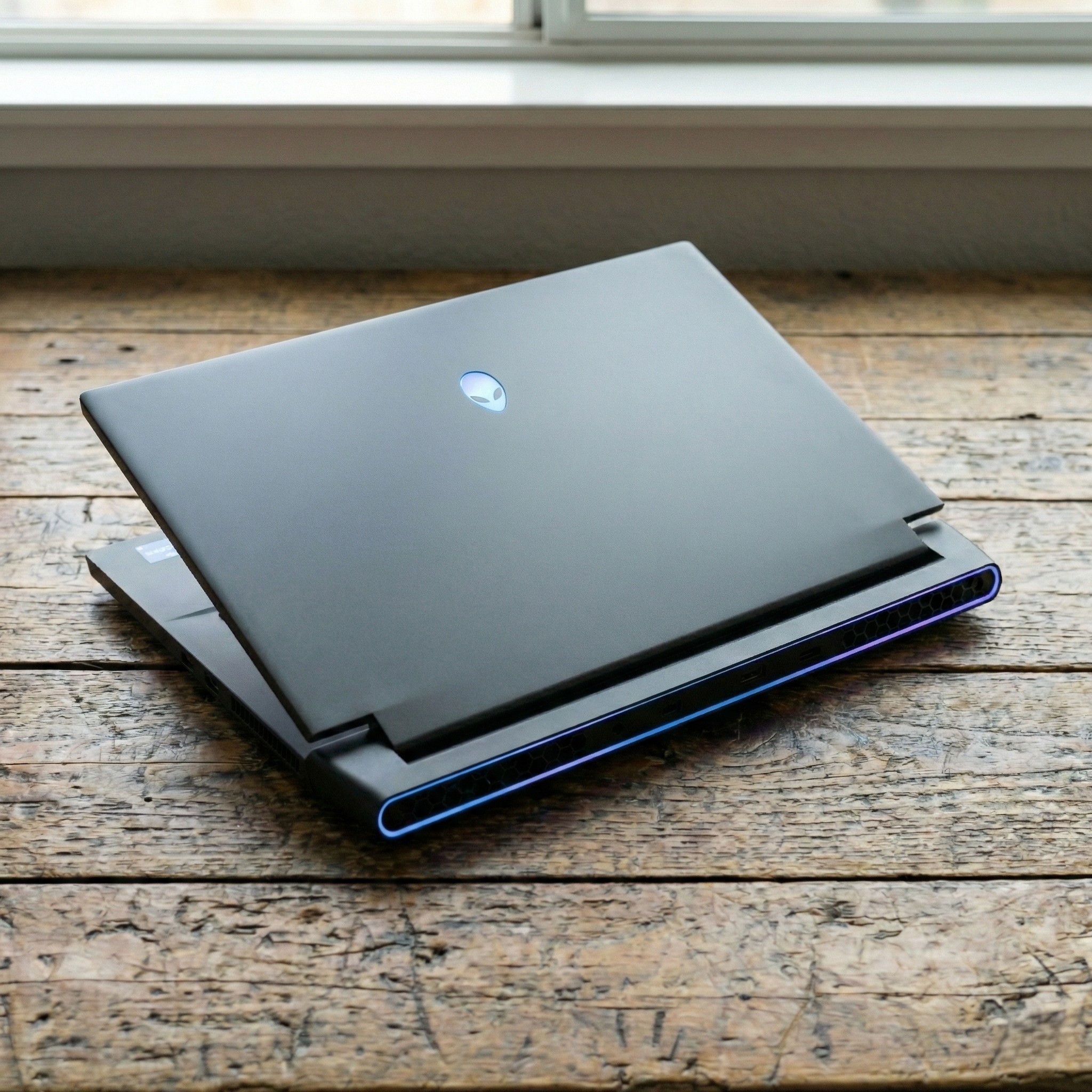 DELL ALIENWARE GAMING LAPTOP