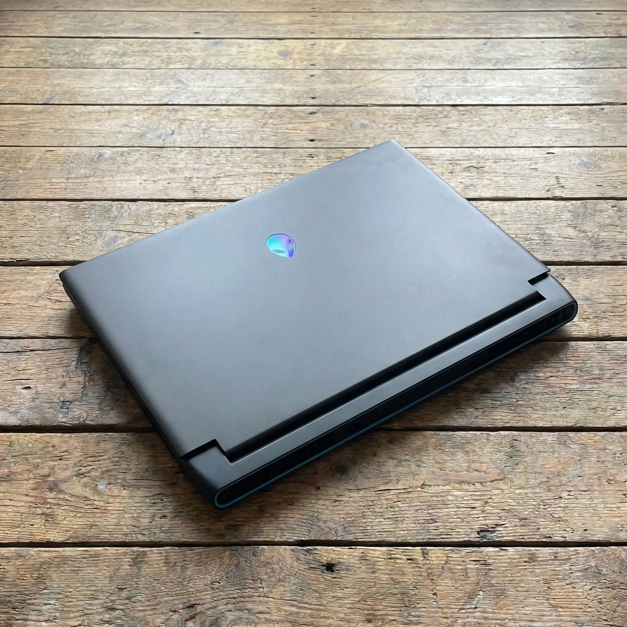 DELL ALIENWARE GAMING LAPTOP